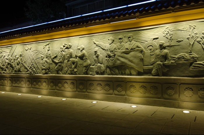 大理軍區(qū)廣場圍墻浮雕夜景_副本.jpg